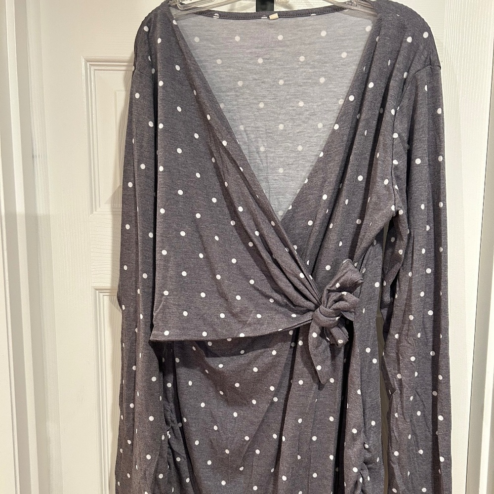 VGUC Polka Dot Maternity & Nursing Top (XL)